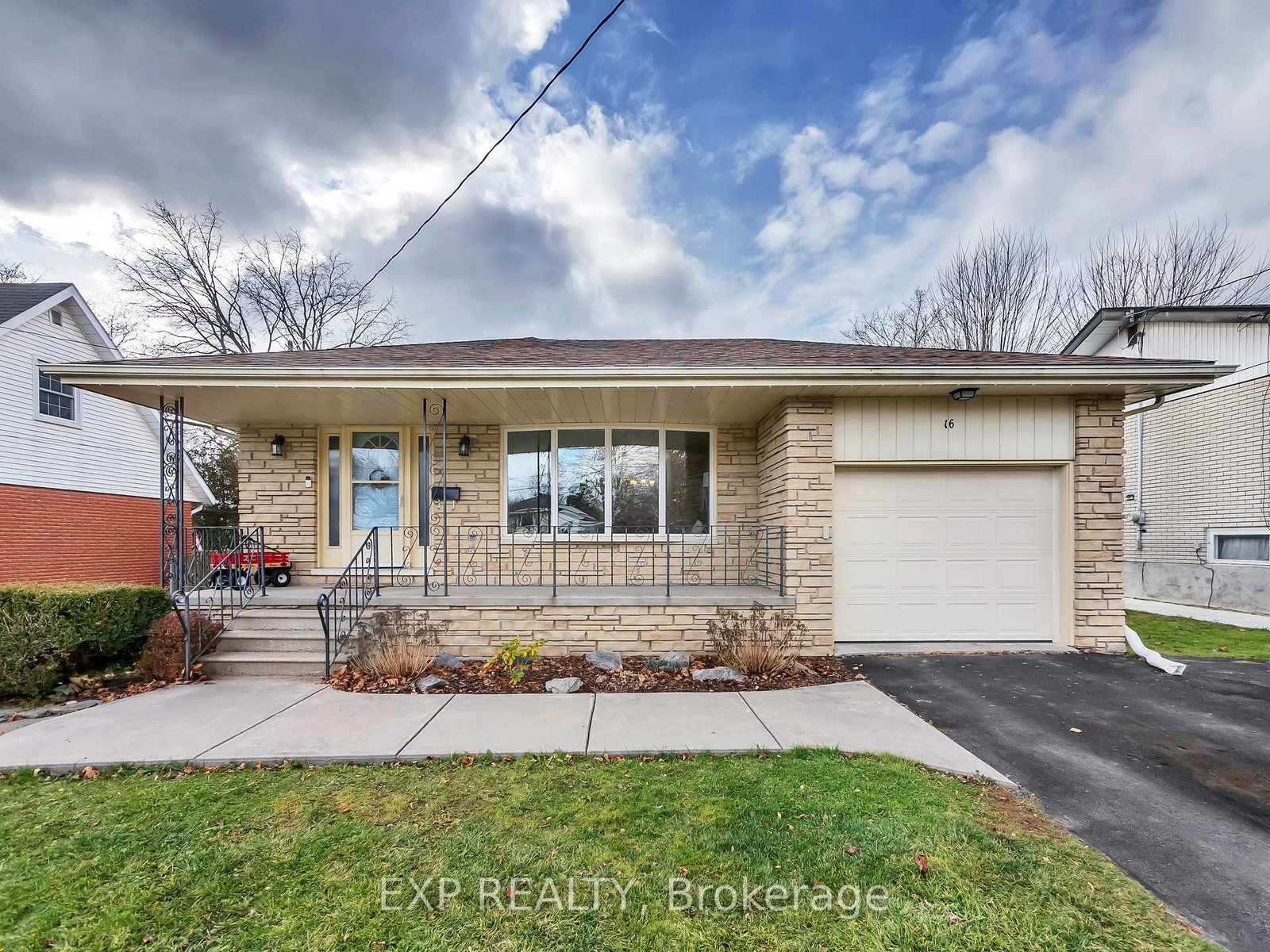 16 Applewood Drive • Belleville, ON photo 5