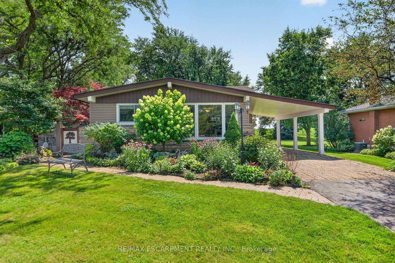 8399 Dickenson Road E