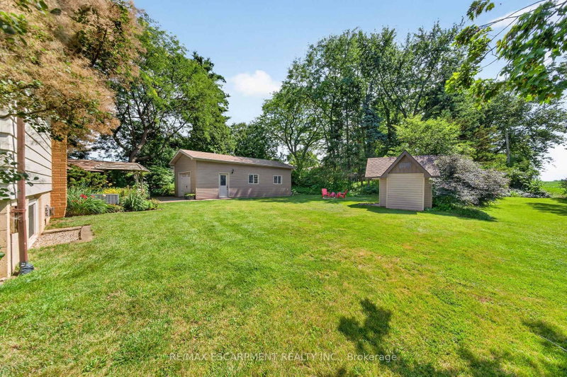 8399 Dickenson Road E
