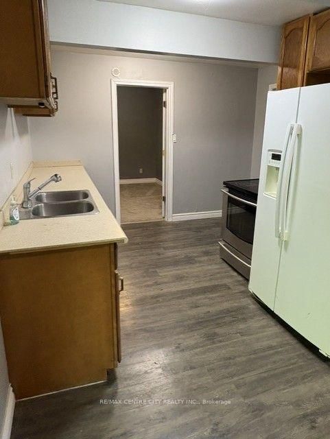 345 Smith Street • Central Elgin, ON photo 9