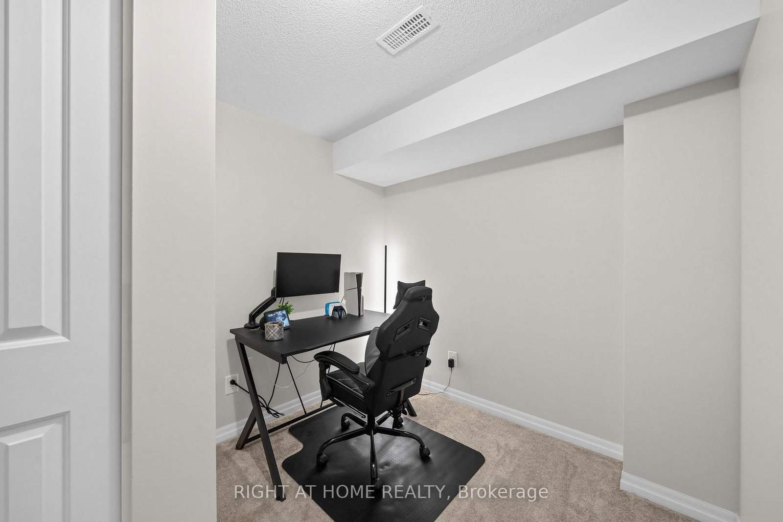 525 PEERLESS Street • Ottawa, ON photo 38