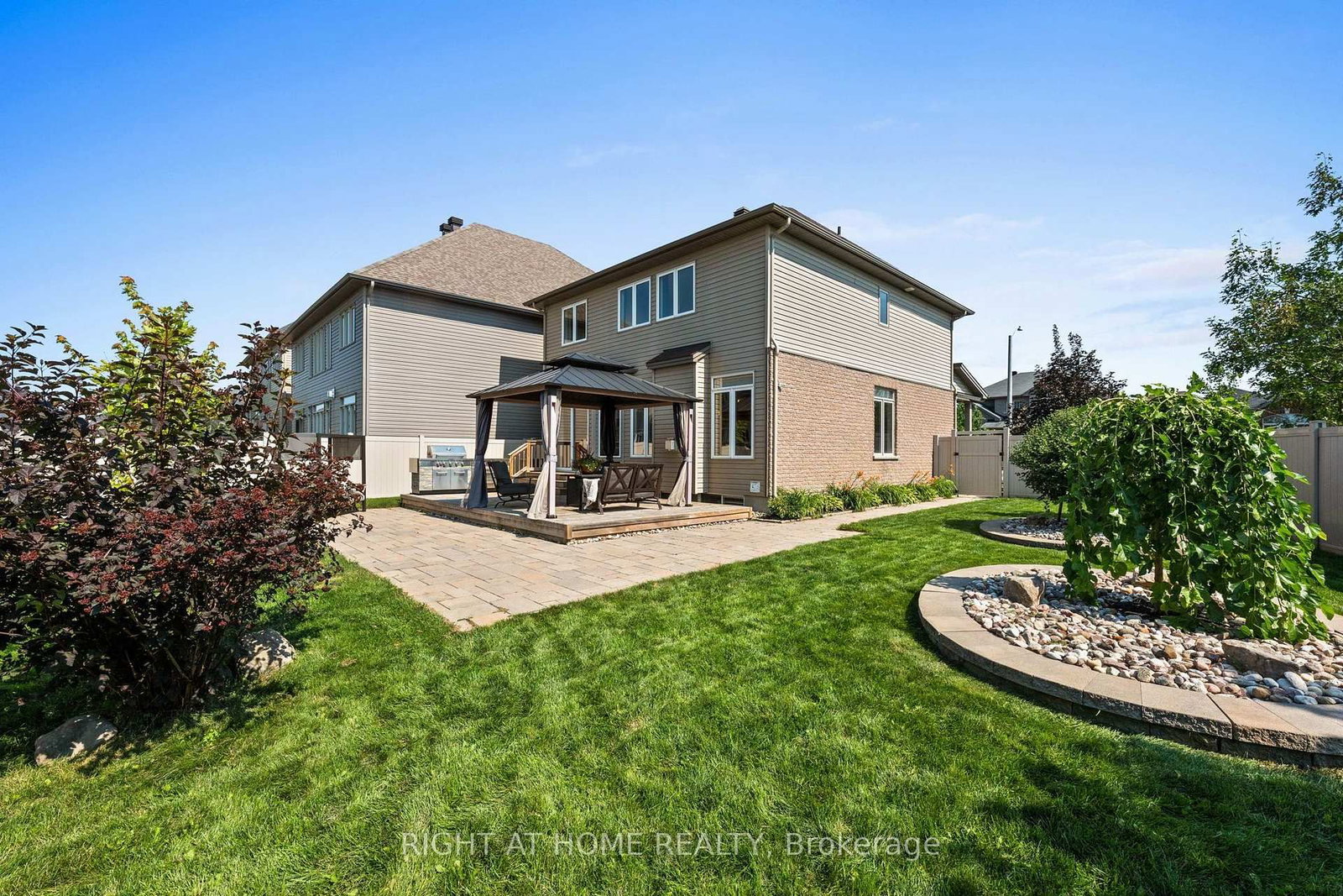 525 PEERLESS Street • Ottawa, ON photo 39