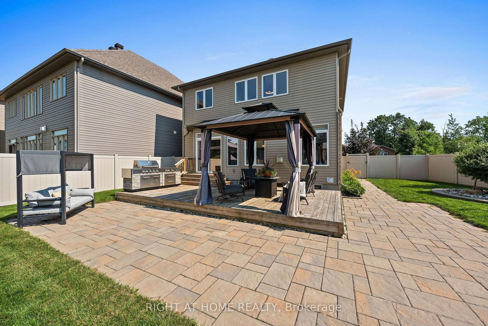 525 PEERLESS Street • Ottawa, ON photo 41