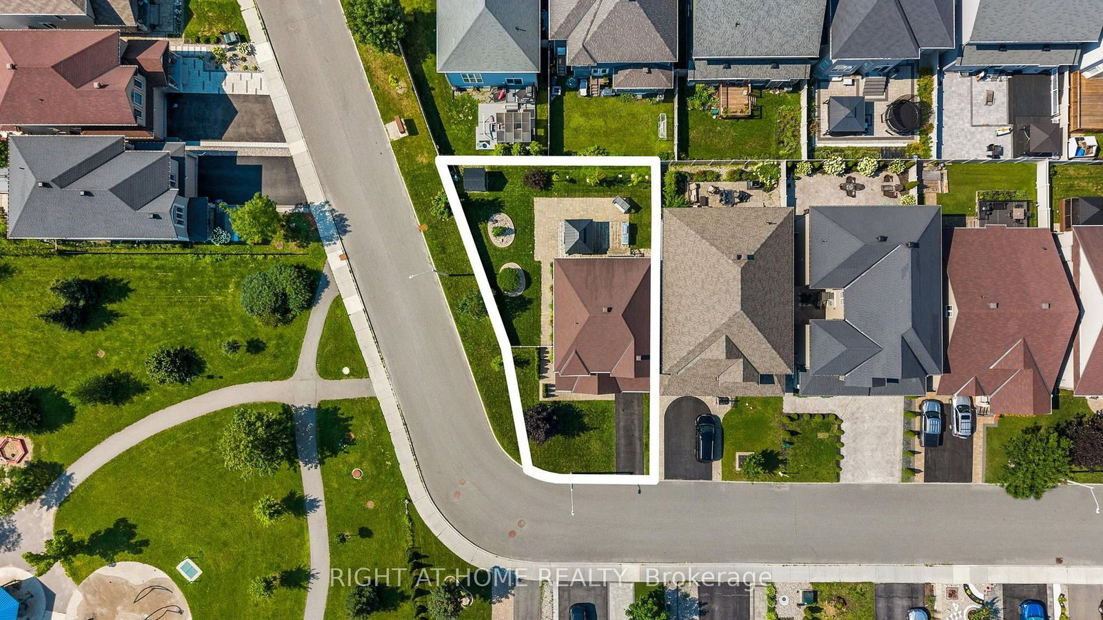 525 PEERLESS Street • Ottawa, ON photo 46