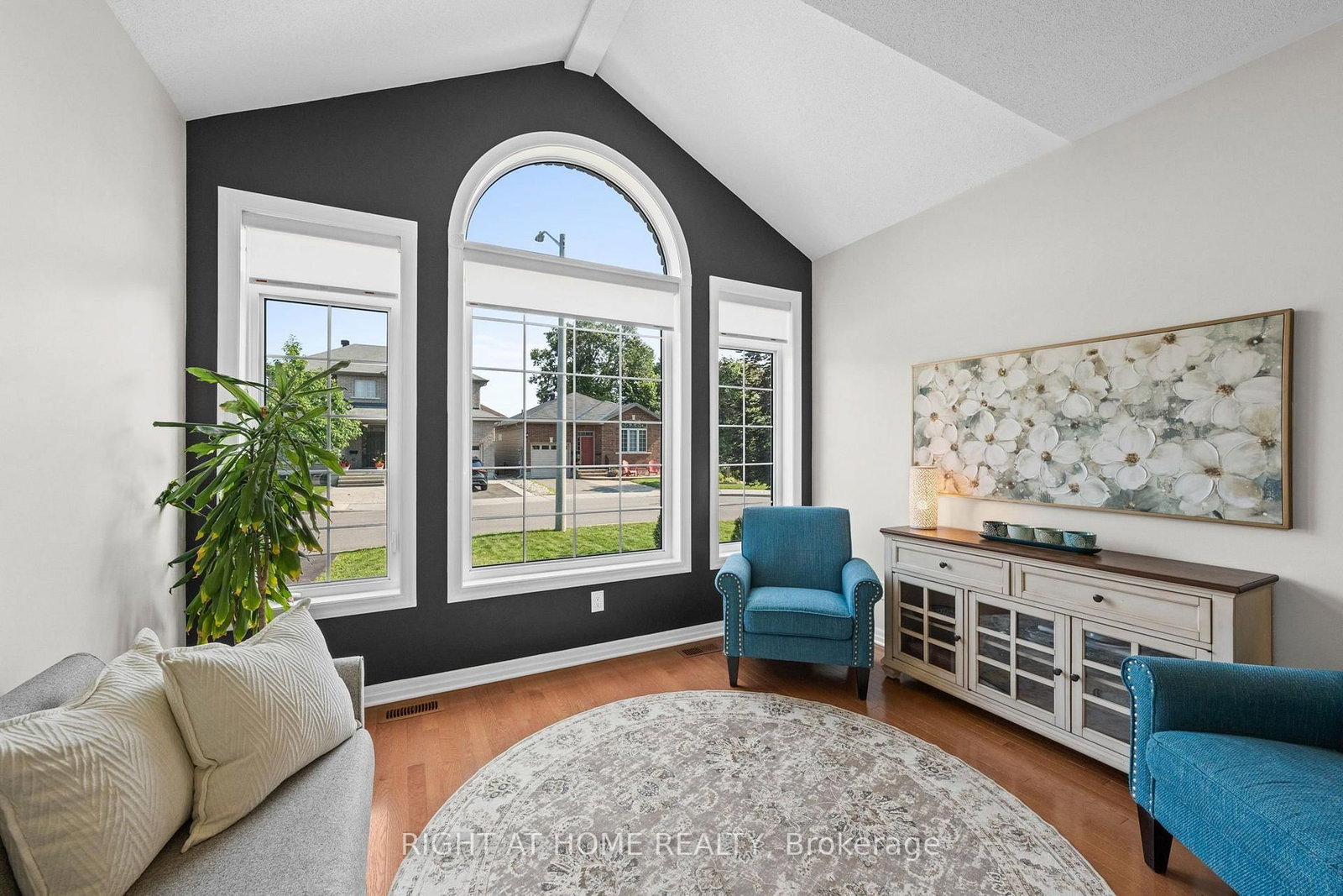 525 PEERLESS Street • Ottawa, ON photo 6