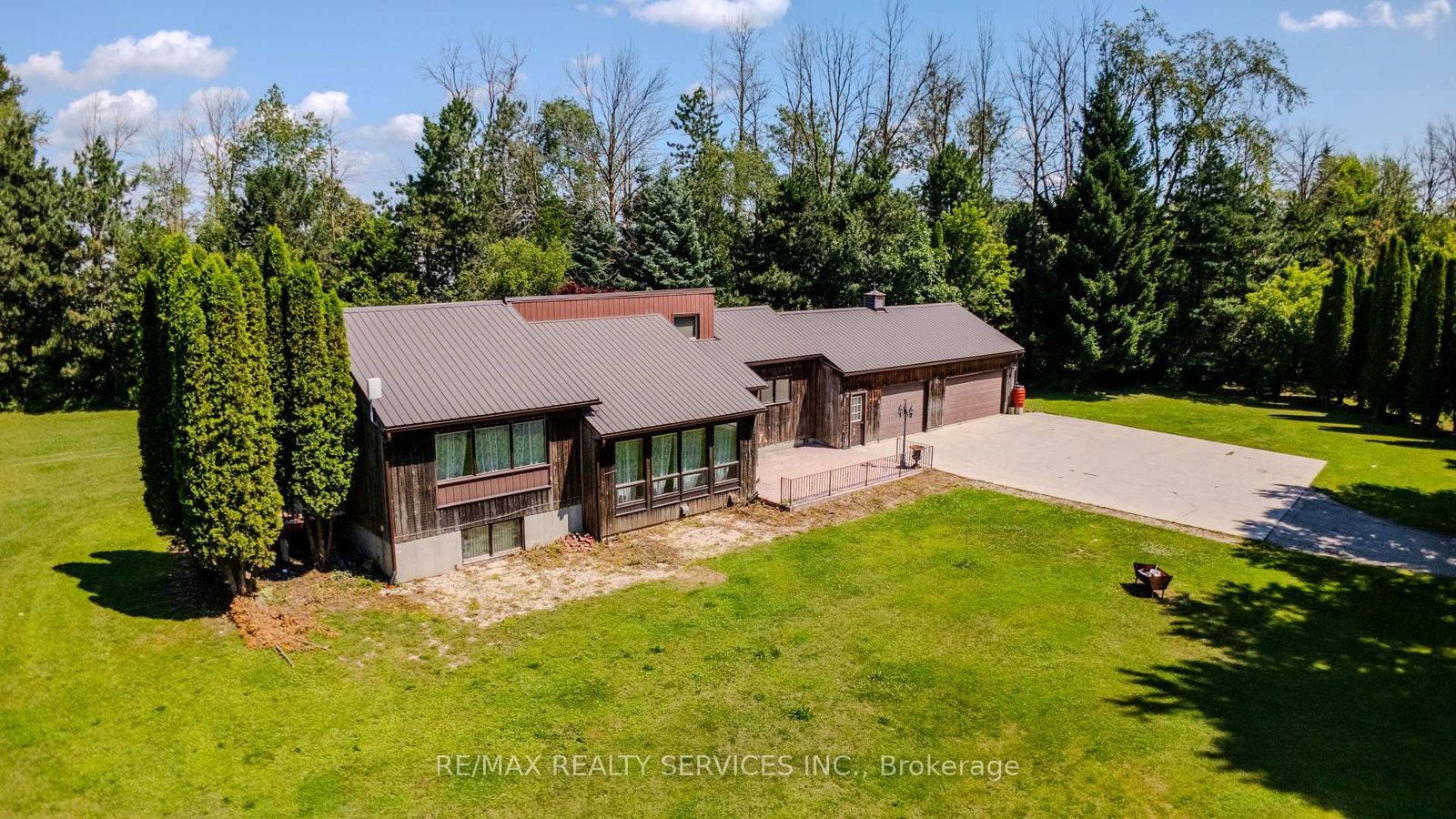 1045 Tremaine Avenue S • North Perth, ON photo 1