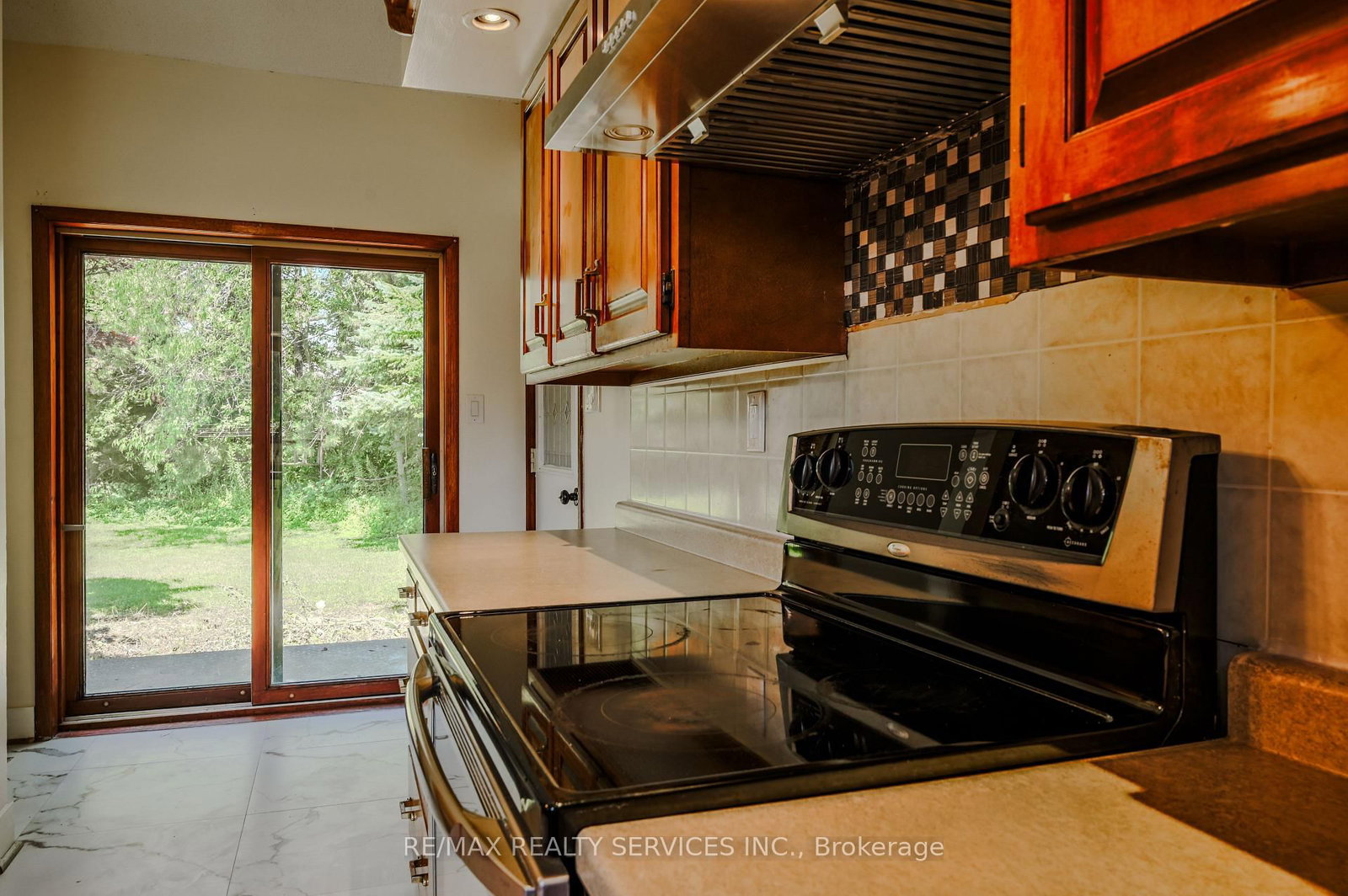 1045 Tremaine Avenue S • North Perth, ON photo 31