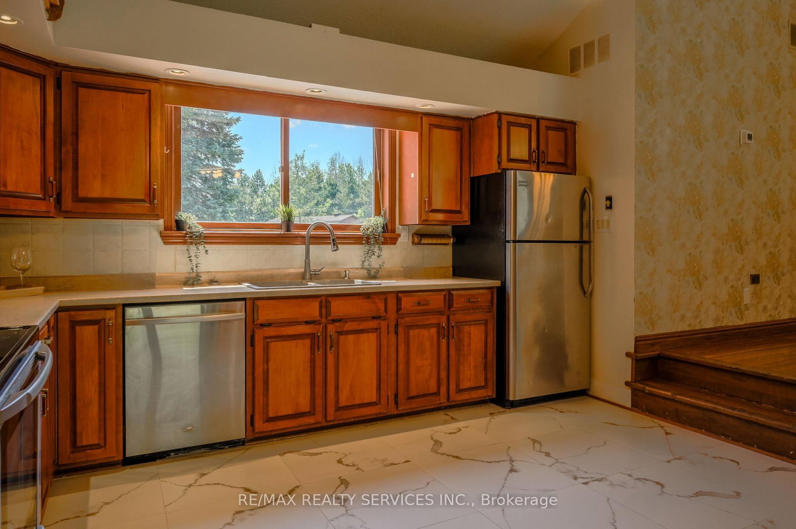 1045 Tremaine Avenue S • North Perth, ON photo 32