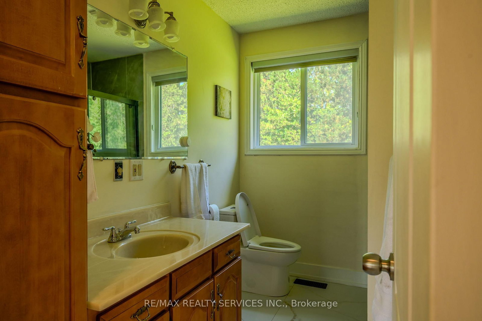 1045 Tremaine Avenue S • North Perth, ON photo 38
