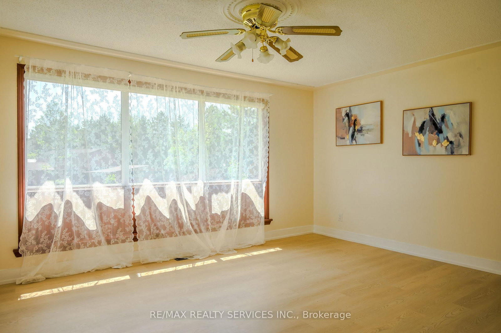 1045 Tremaine Avenue S • North Perth, ON photo 39