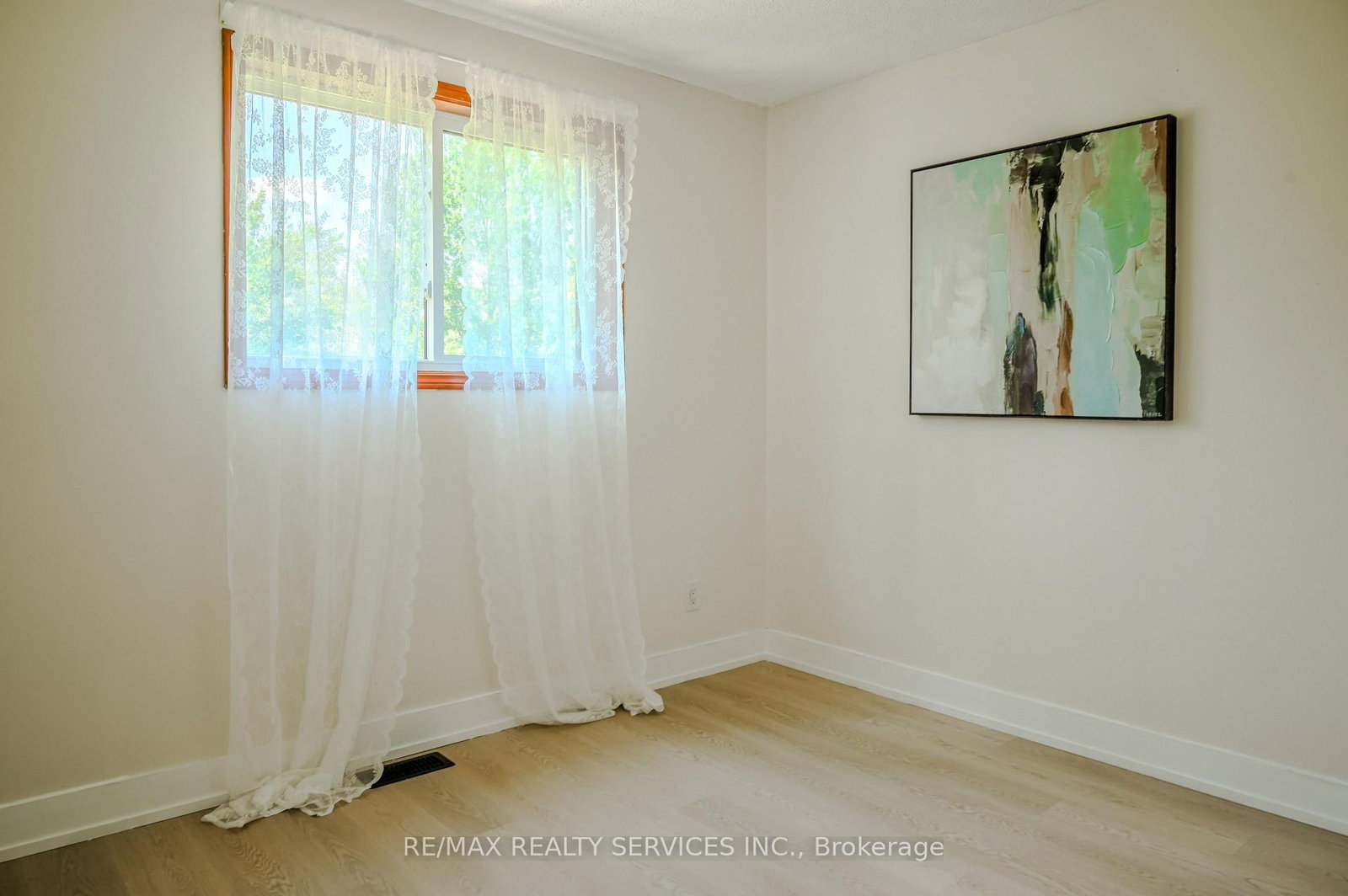 1045 Tremaine Avenue S • North Perth, ON photo 42