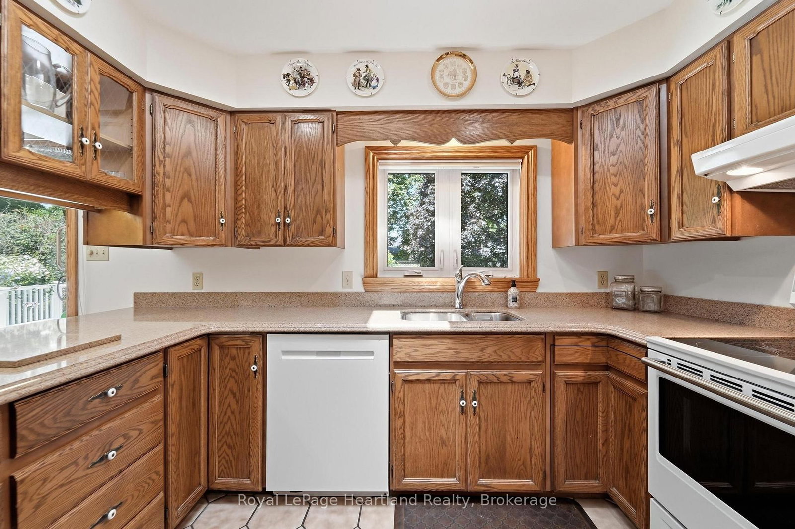 24 Leonard Drive • Goderich, ON photo 13