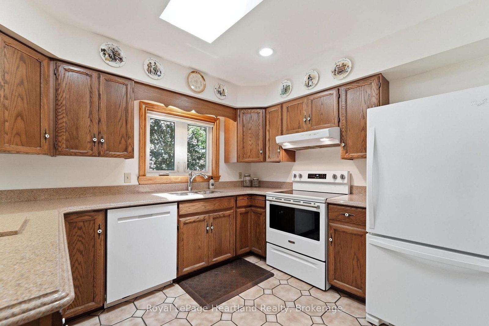 24 Leonard Drive • Goderich, ON photo 14