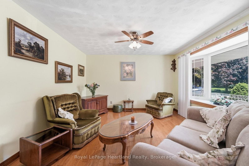 24 Leonard Dr photo 5