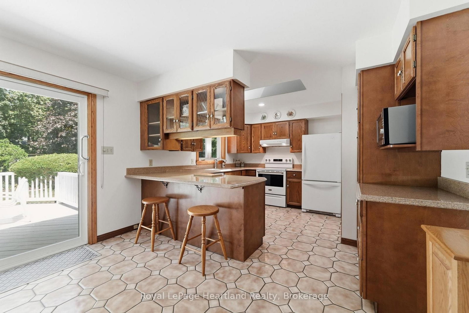 24 Leonard Drive • Goderich, ON photo 9