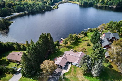 Detached House for sale at 32 Beach Road, Huntsville, Ontario, P0B 1M0 - Stephenson - MLS: X13647198