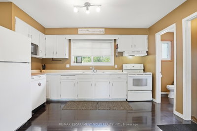 20 Nottingham Court • Welland, ON photo 4
