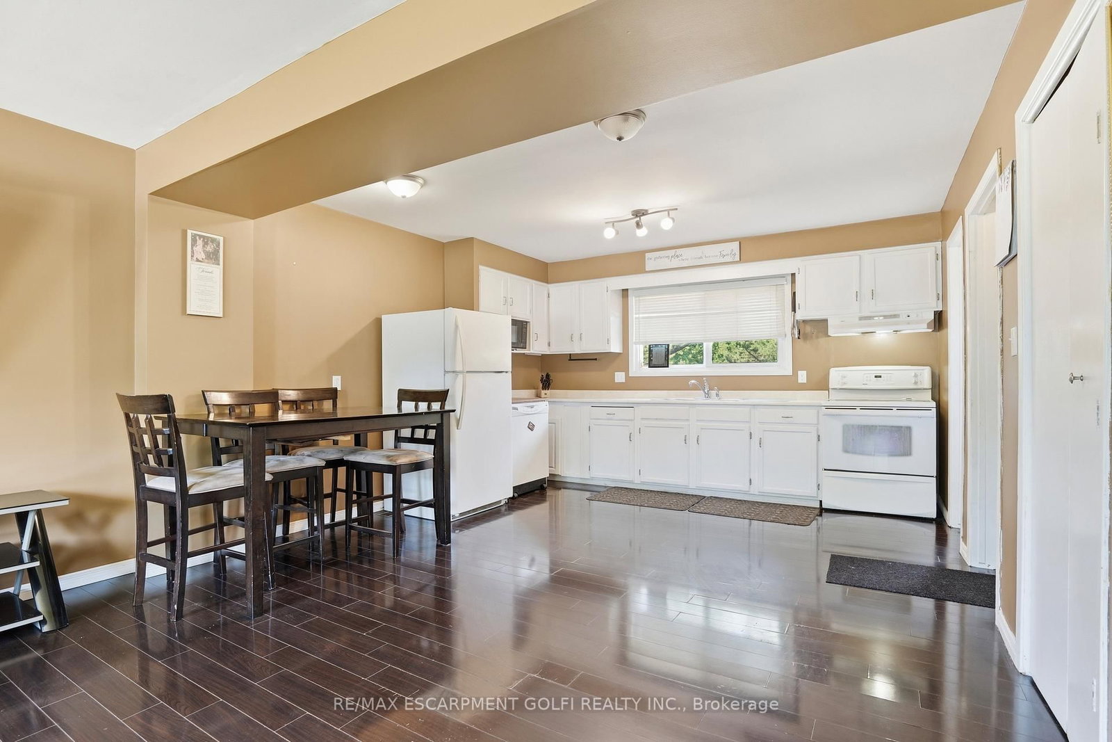 20 Nottingham Court • Welland, ON photo 5