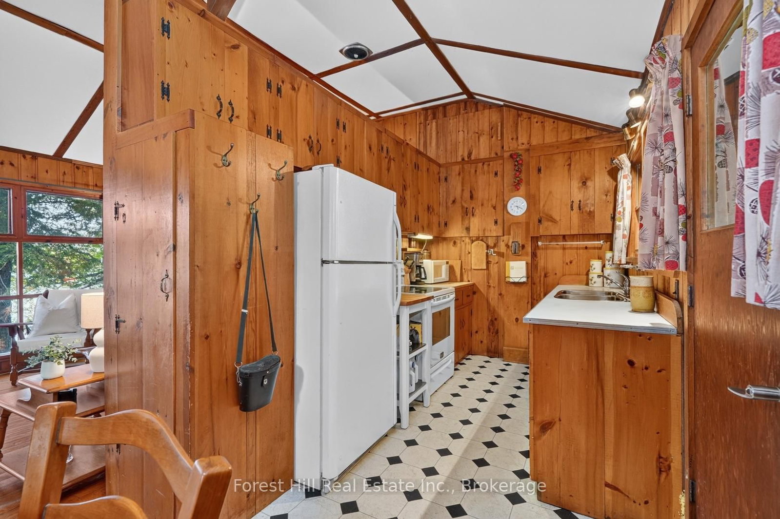 1110 Joseph Tapley Road • Lake of Bays, ON photo 16