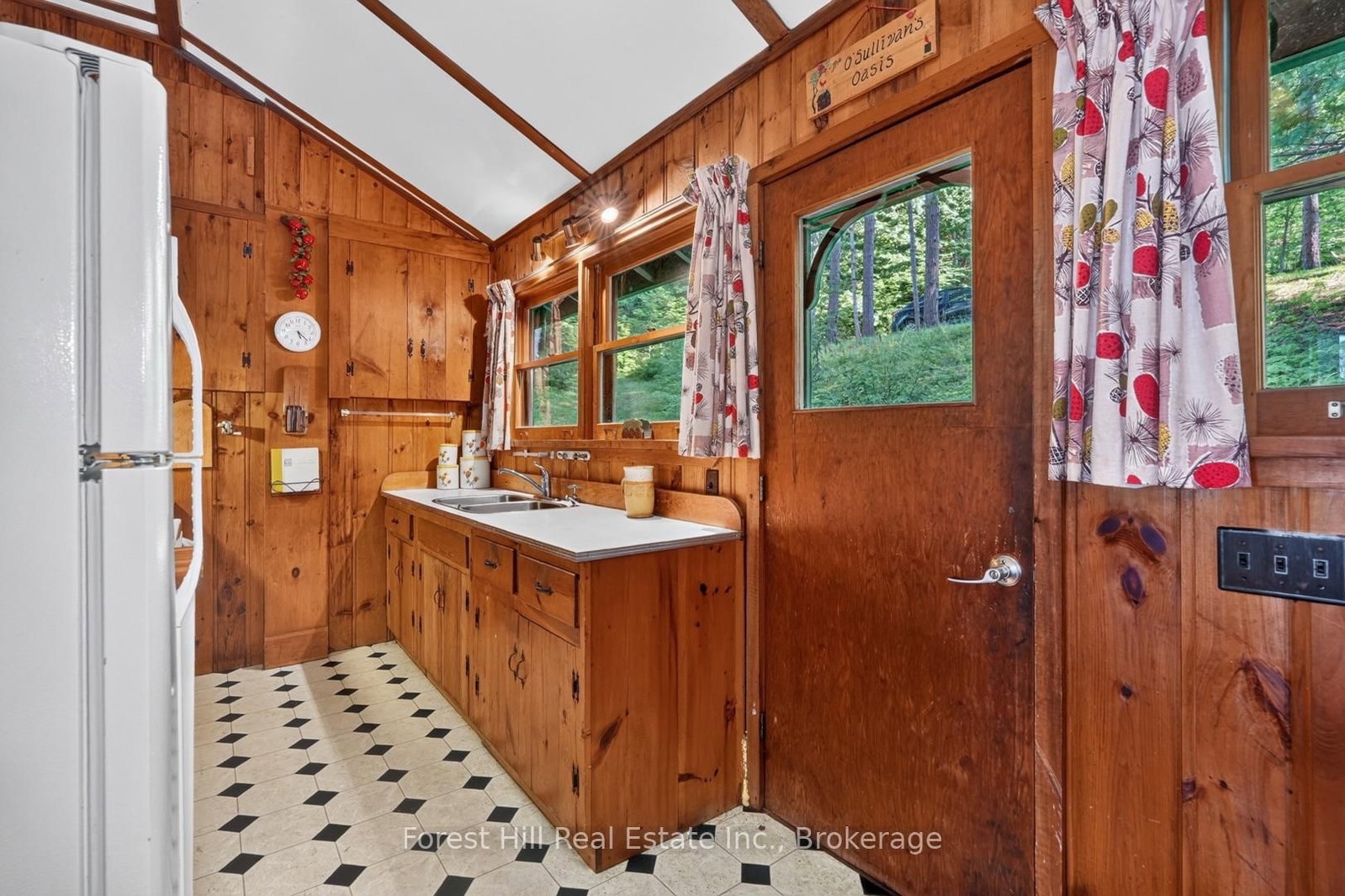 1110 Joseph Tapley Road • Lake of Bays, ON photo 17