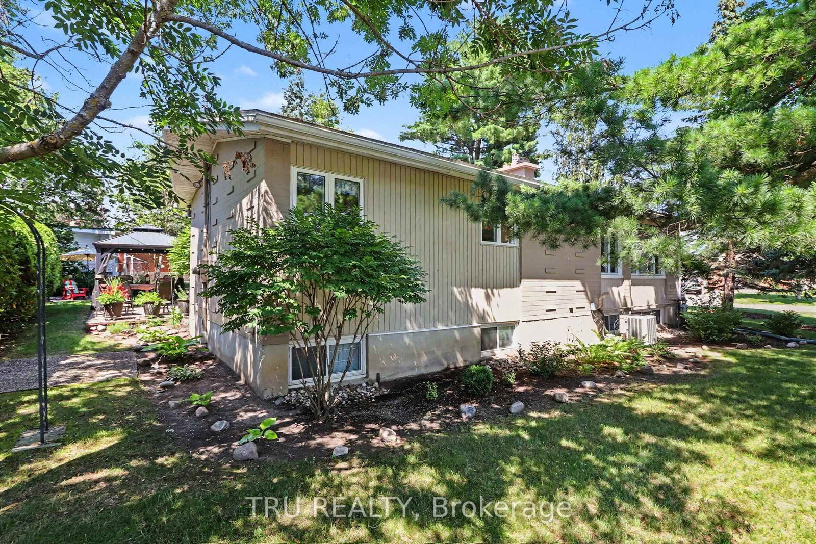 1174 Cameo Drive • Ottawa, ON photo 37