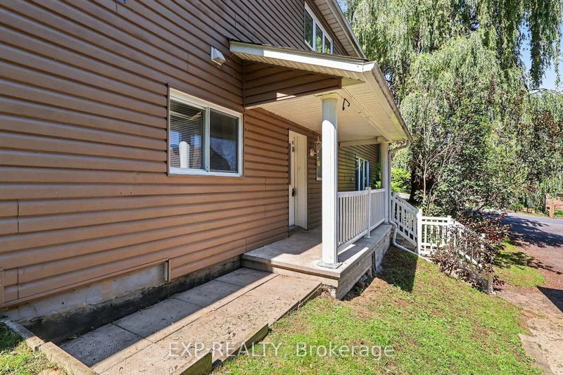 Unit B - 2055 Victoria Street