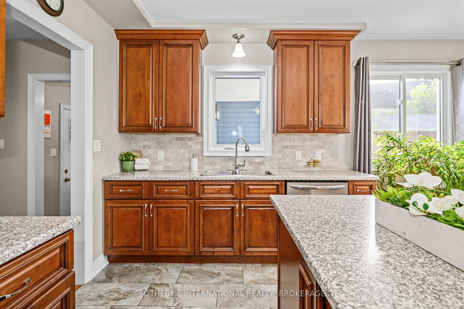 880 Edgemere Road • Fort Erie, ON photo 13