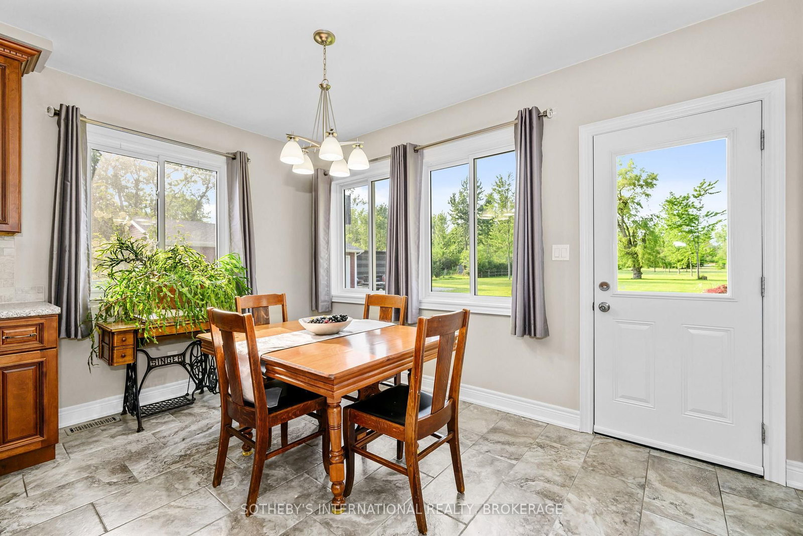 880 Edgemere Road • Fort Erie, ON photo 16