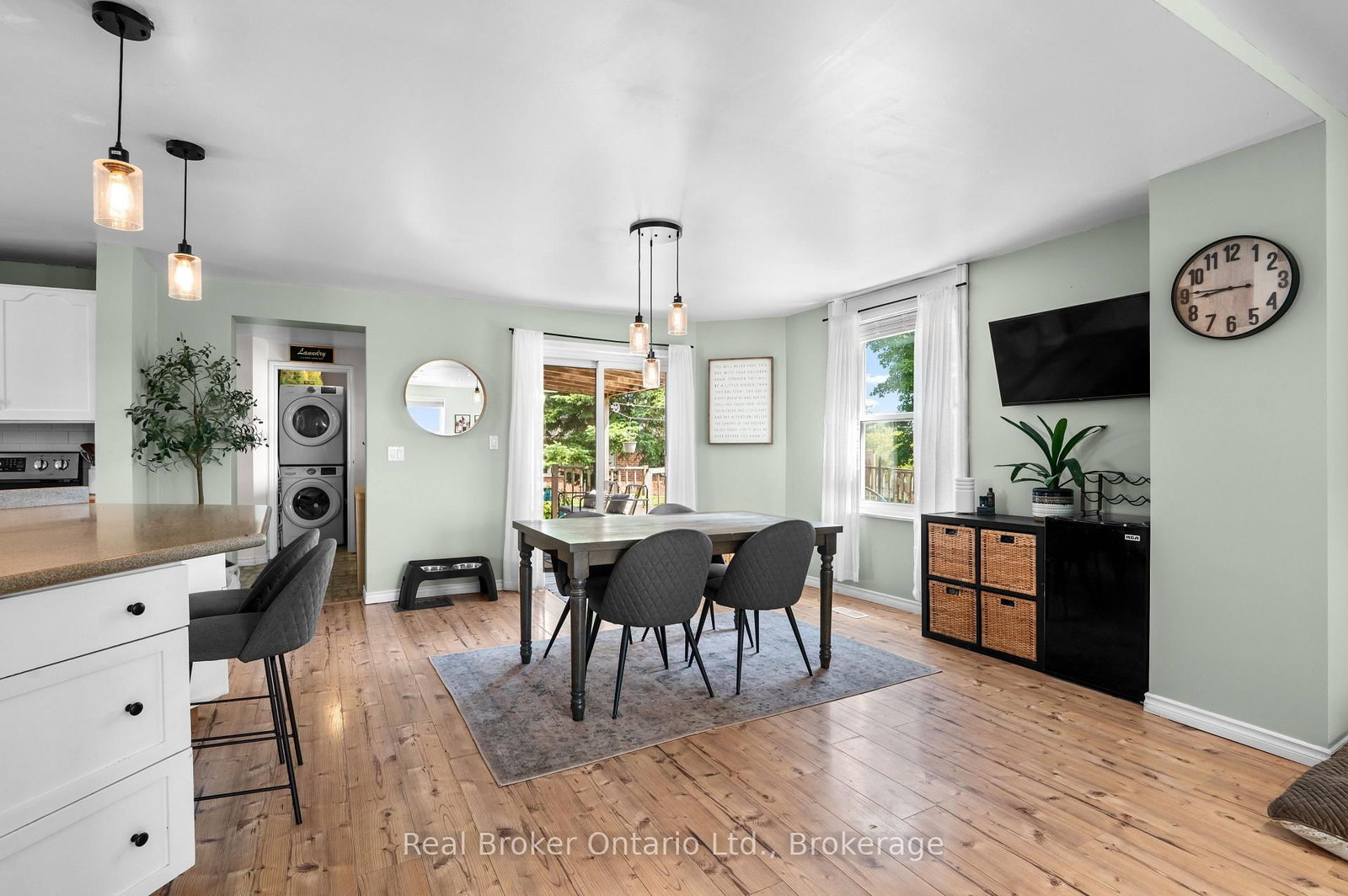 Listing Image 11