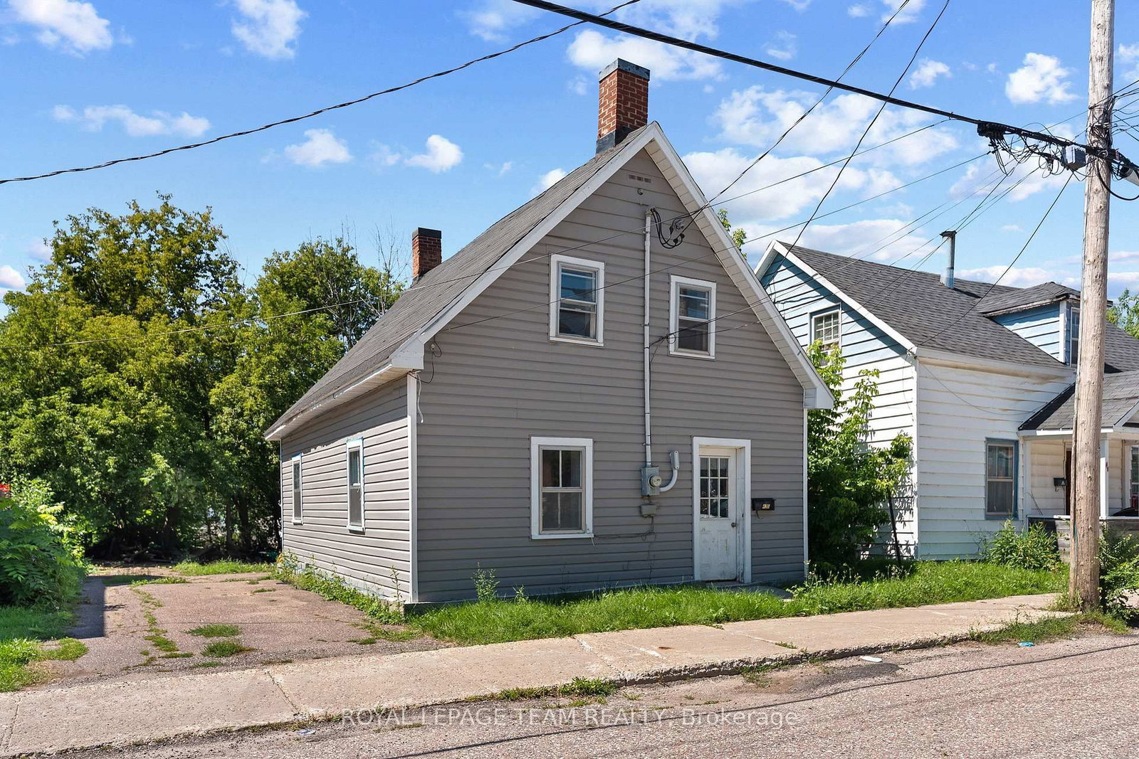 42 Bonnechere Street S • Renfrew, ON photo 1