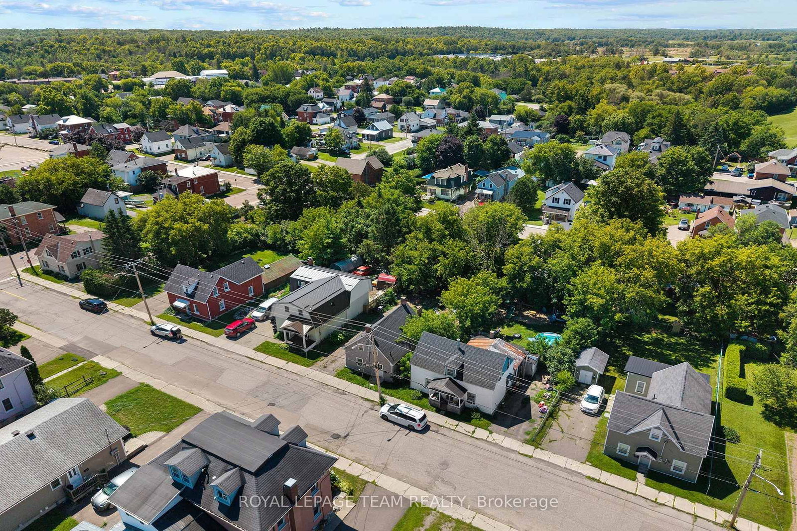42 Bonnechere Street S • Renfrew, ON photo 5