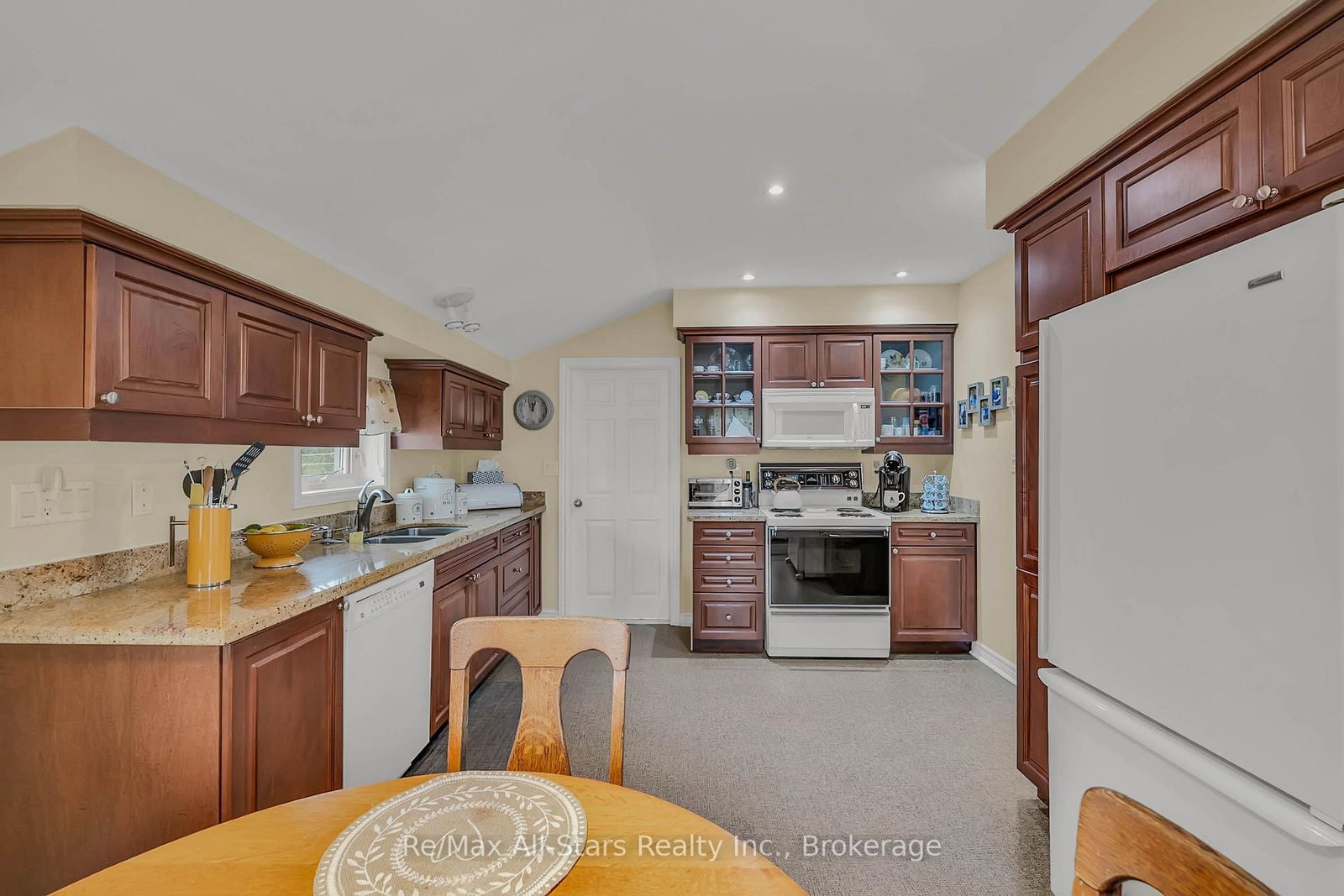 12 North Street • Kawartha Lakes, ON photo 16