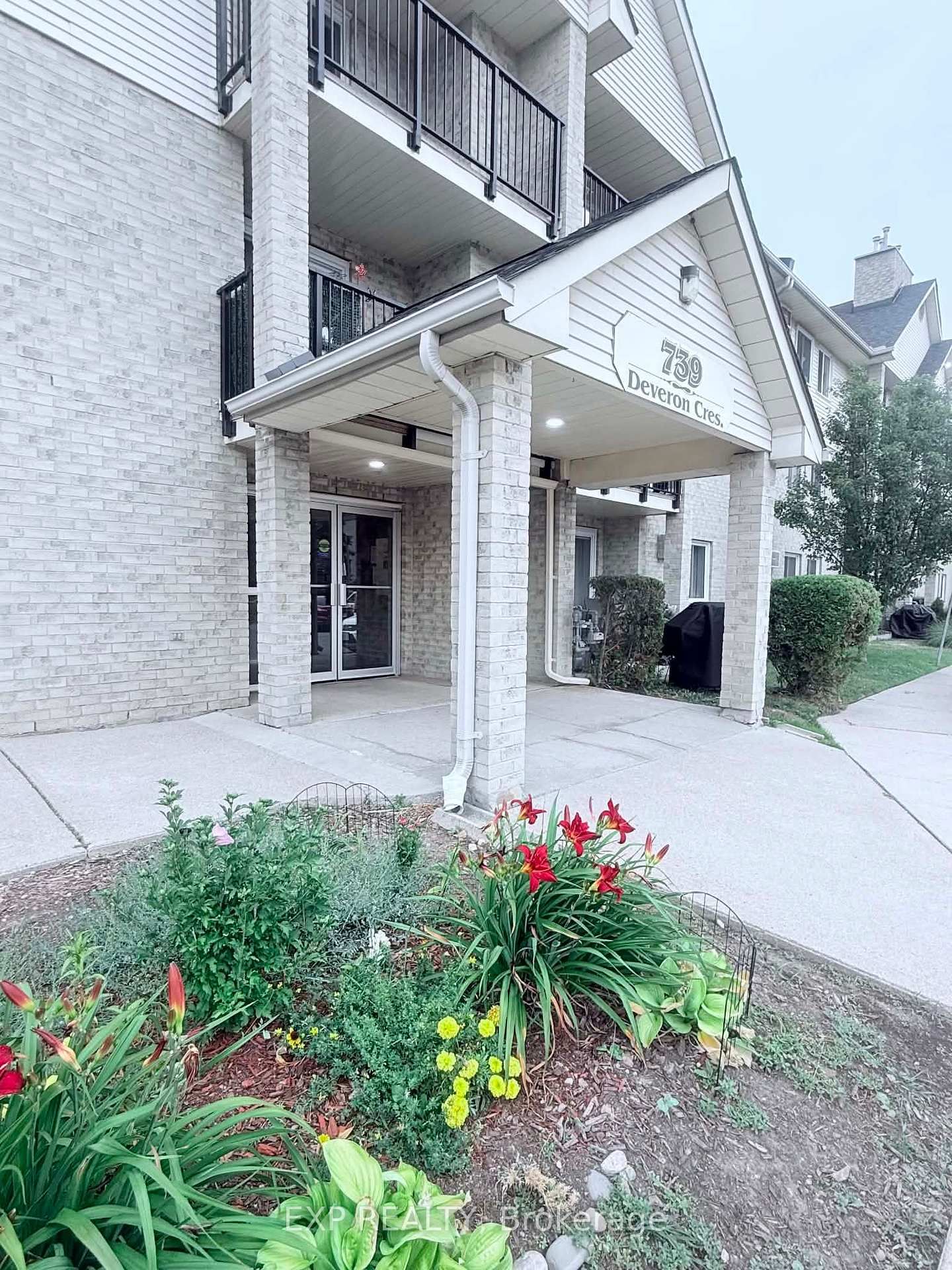 210 - 739 Deveron Crescent, London South
