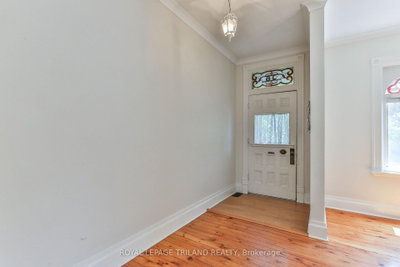 38 BYRON Avenue E • London South, ON photo 5