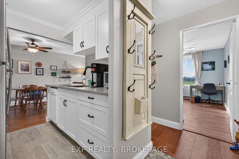 334 QUEEN MARY Rd photo 4