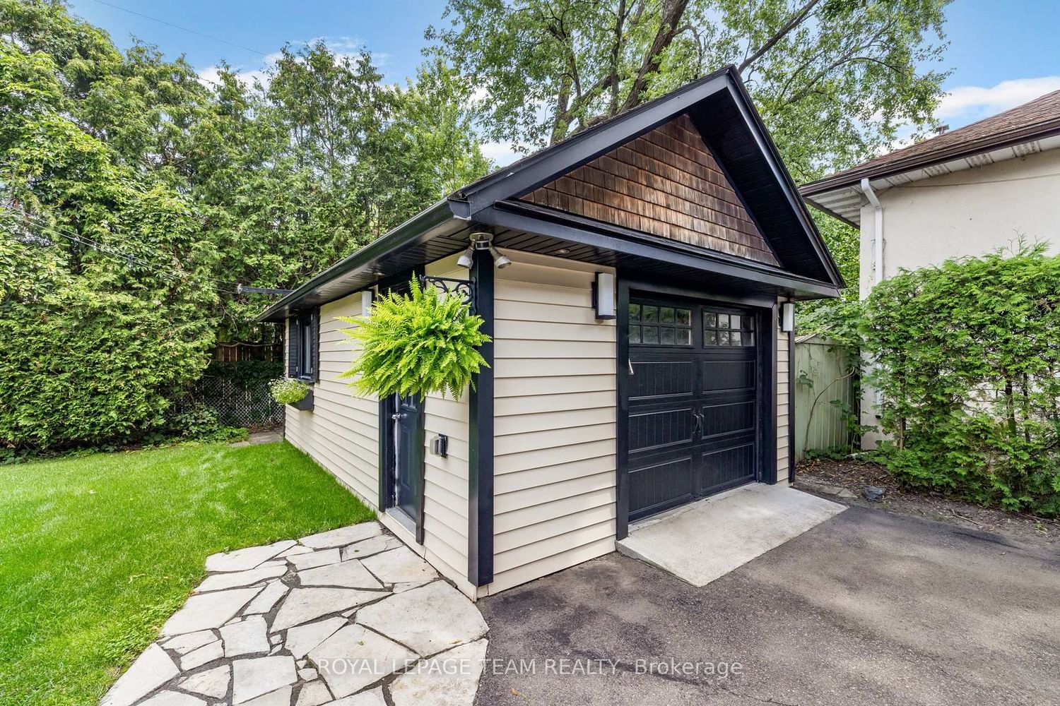 185 Camelia Avenue • Ottawa, ON photo 33