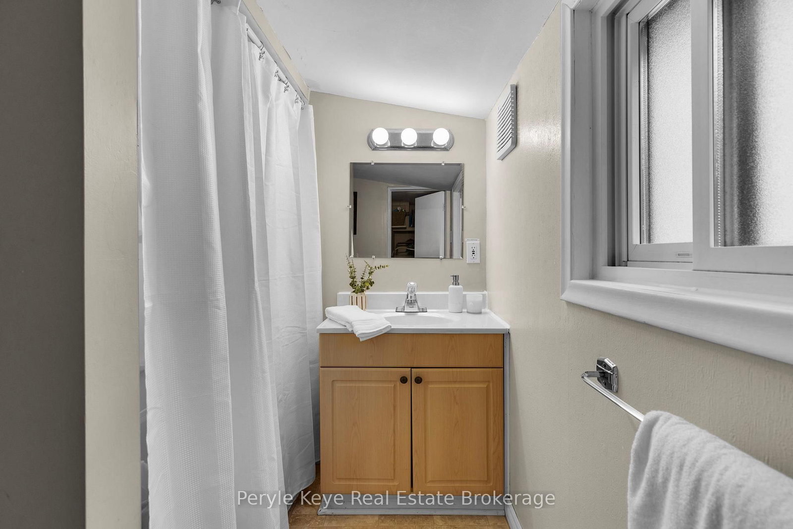 1025 & 1027 Big Island Road • Bracebridge, ON photo 22