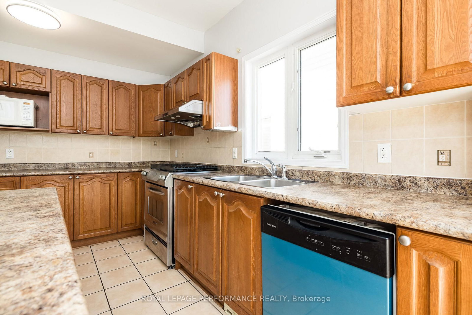 127 Finn Court • Ottawa, ON photo 9