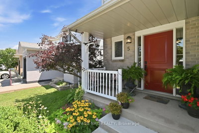 5 Culligan Crescent • Thorold, ON photo 4