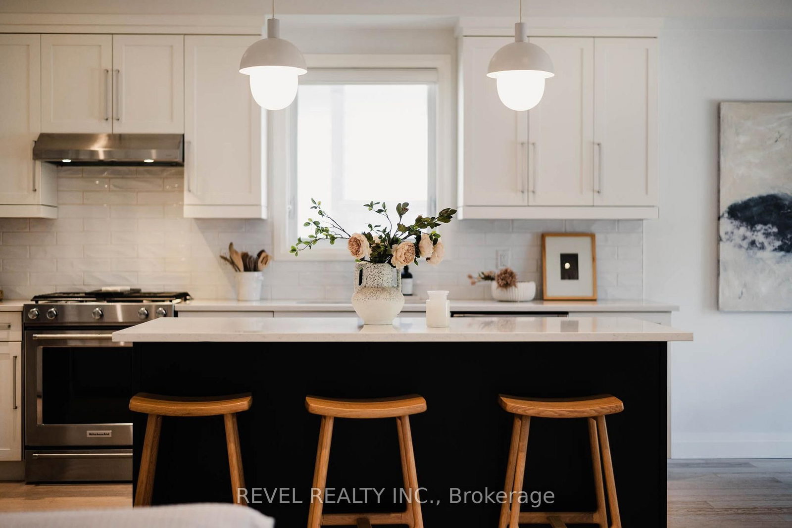 18 School Road • Shelburne, ON photo 3