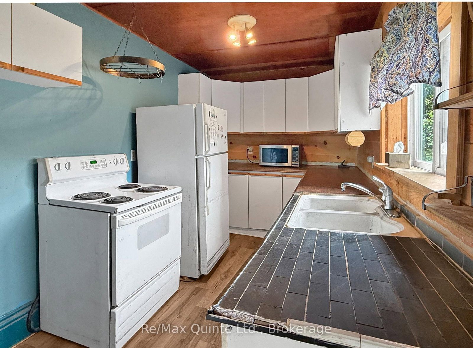 98 Swamp College Road • Prince Edward County, ON photo 8