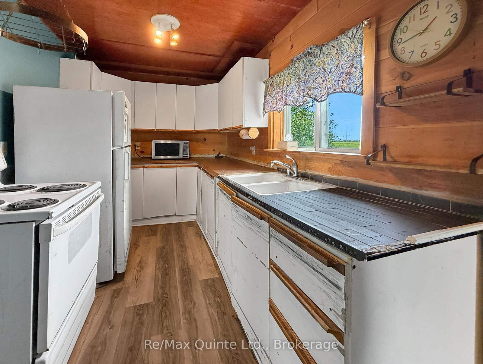 98 Swamp College Road • Prince Edward County, ON photo 9