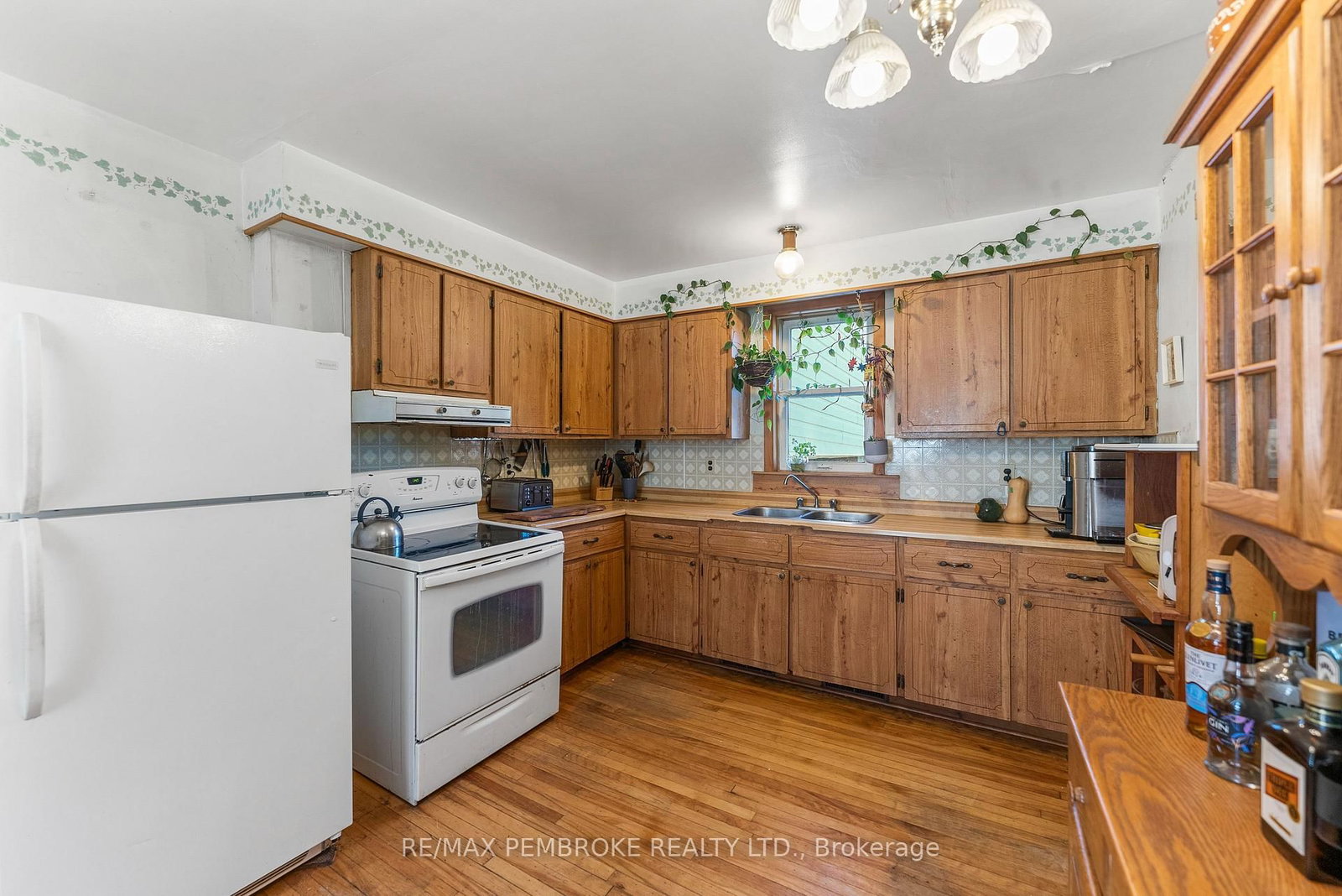 570 Eganville Road • Pembroke, ON photo 17
