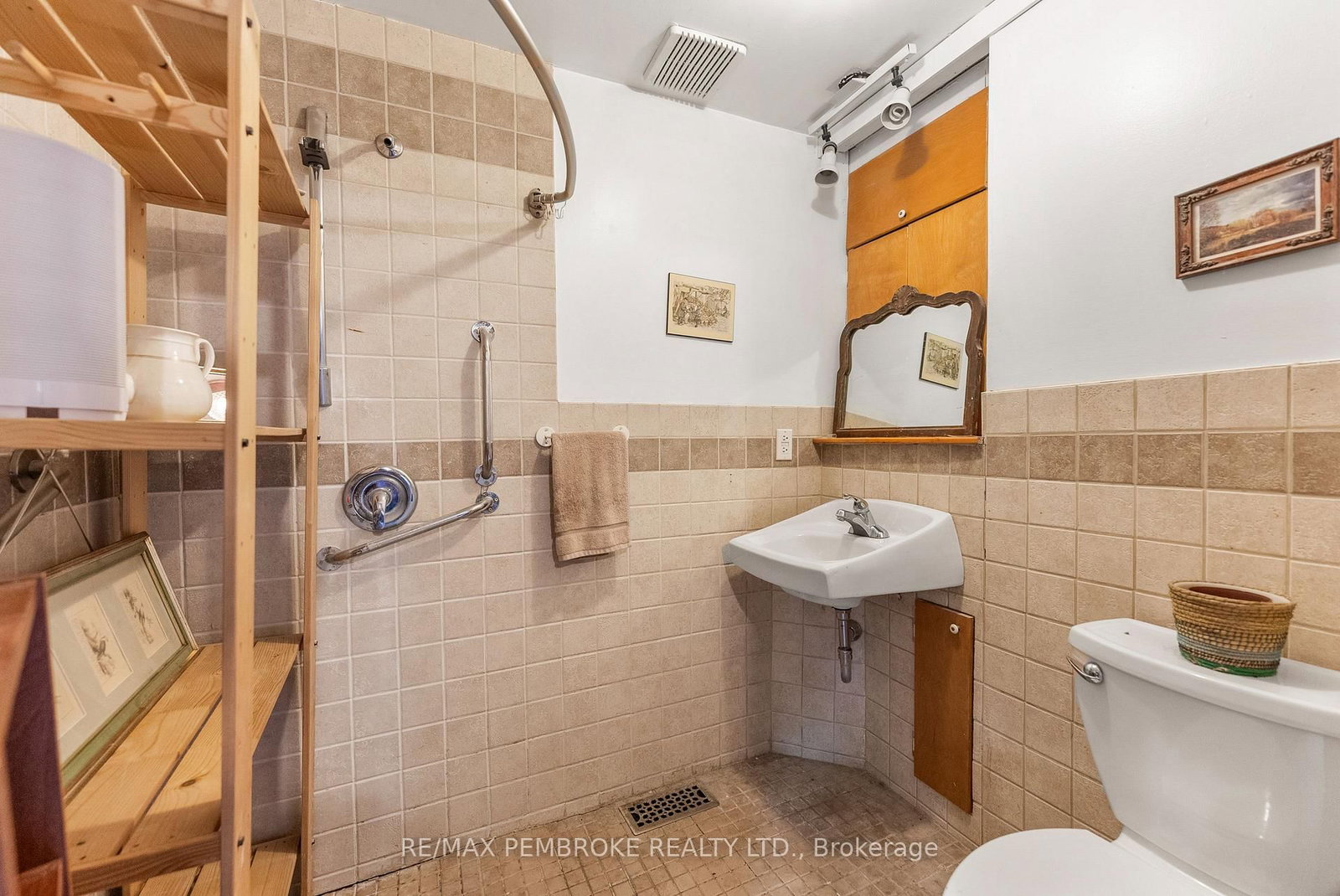 570 Eganville Road • Pembroke, ON photo 25
