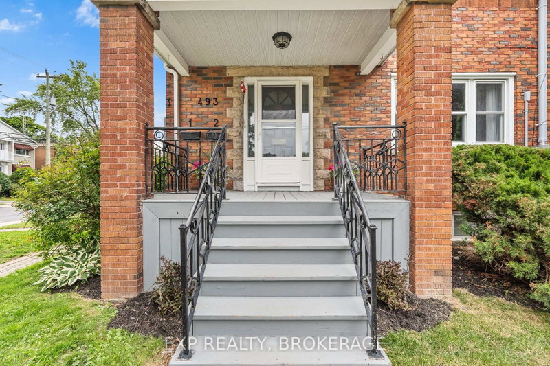493 COLLEGE St photo 4