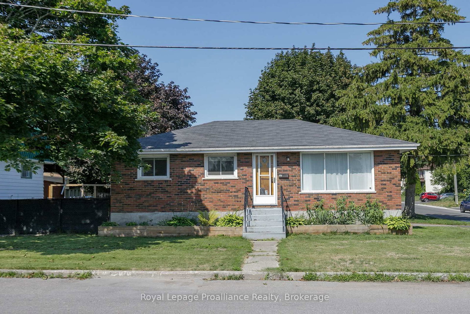 Detached House for sale at 26 James Street, Quinte West, Ontario, K8V 2W9 - Trenton Ward - MLS: X13649032
