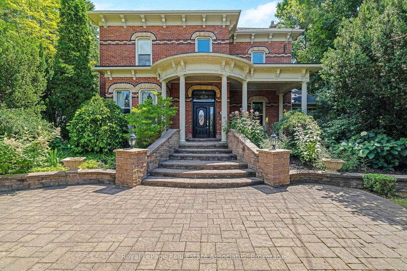 81 Main Street E