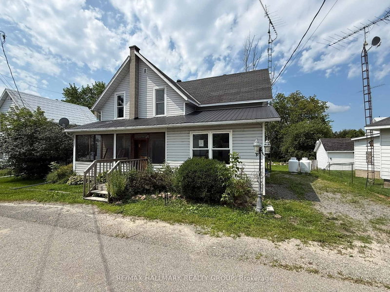 12 Circle Drive S