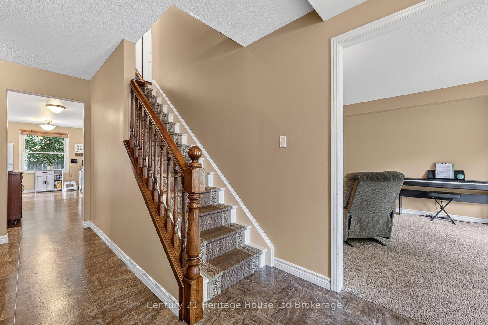 27 SIOUX Crescent • Woodstock, ON photo 10