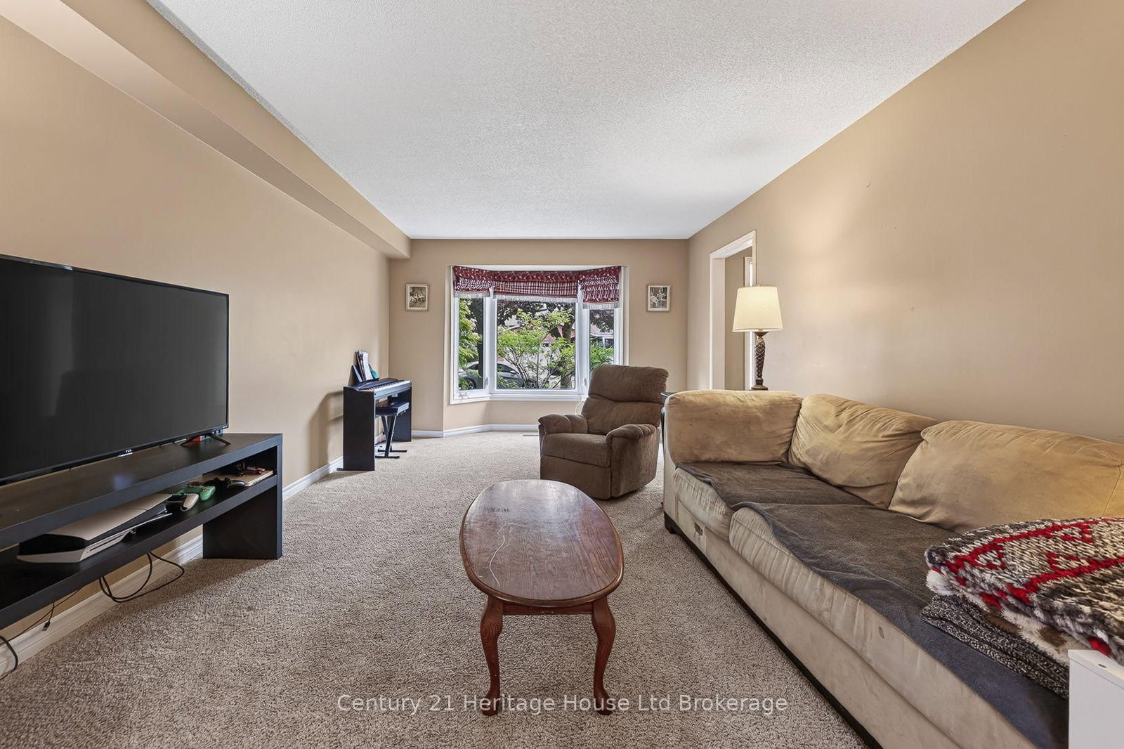 27 SIOUX Crescent • Woodstock, ON photo 11